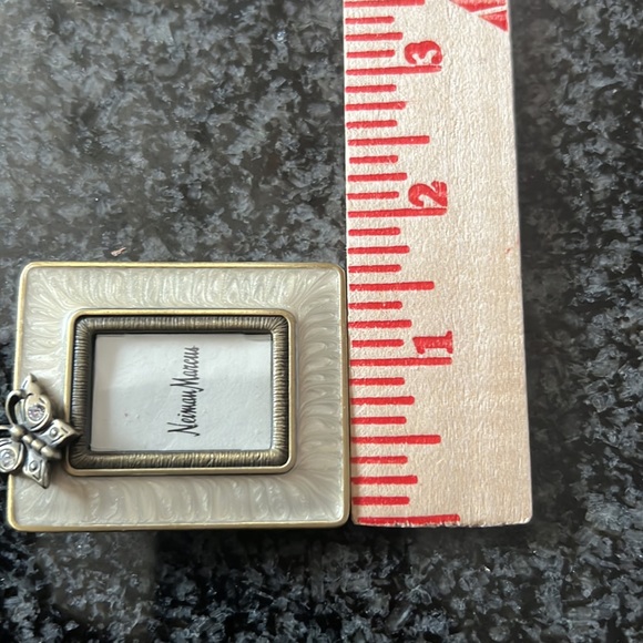 Nieman Marcus Jay Strongwater Jeweled Butterfly Scarf Clip Picture Frame - Picture 6 of 7